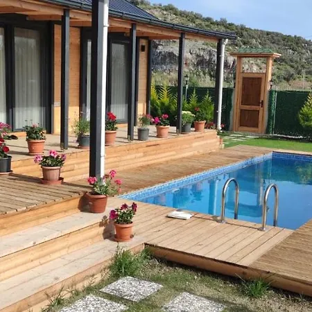 Karya Tree House Nyaraló