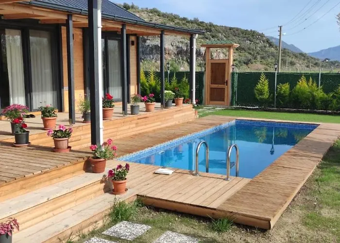 Vakantiehuis Karya Tree House